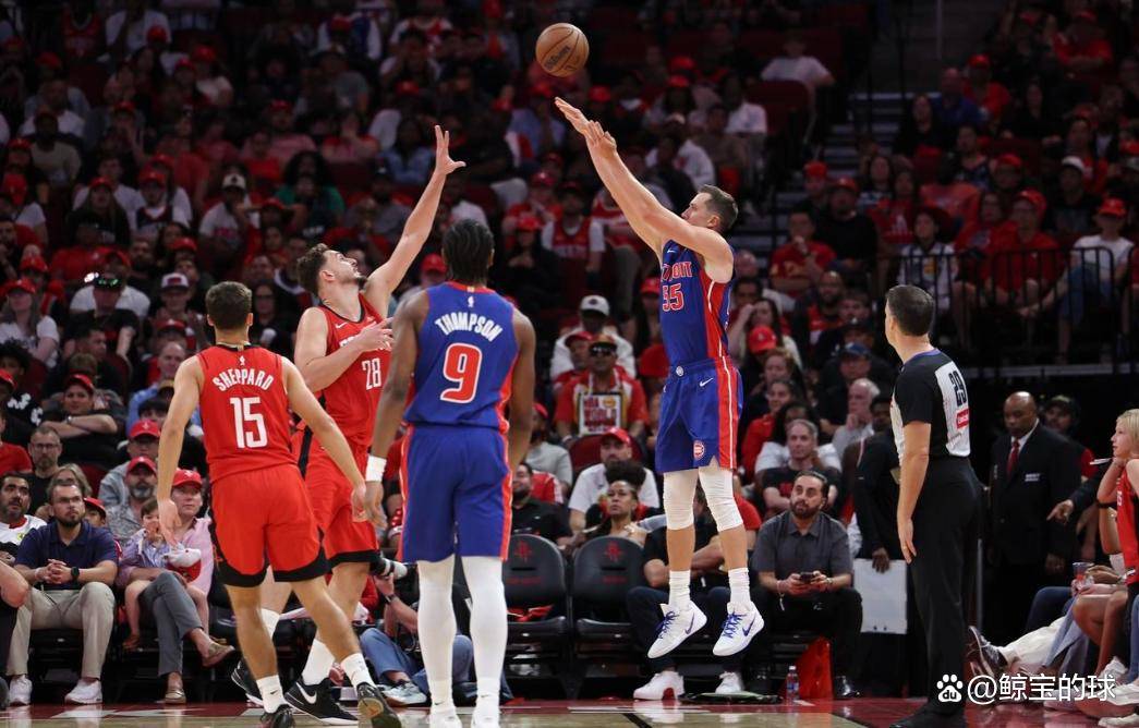 关于底特律活塞训练开放日,关键时刻主帅复盘引欢呼,全明星赛在即,训练强度明显提升的信息 关于底特律活塞训练开放日,关键时刻主帅复盘引欢呼,全明星赛在即,训练强度明显提升的信息