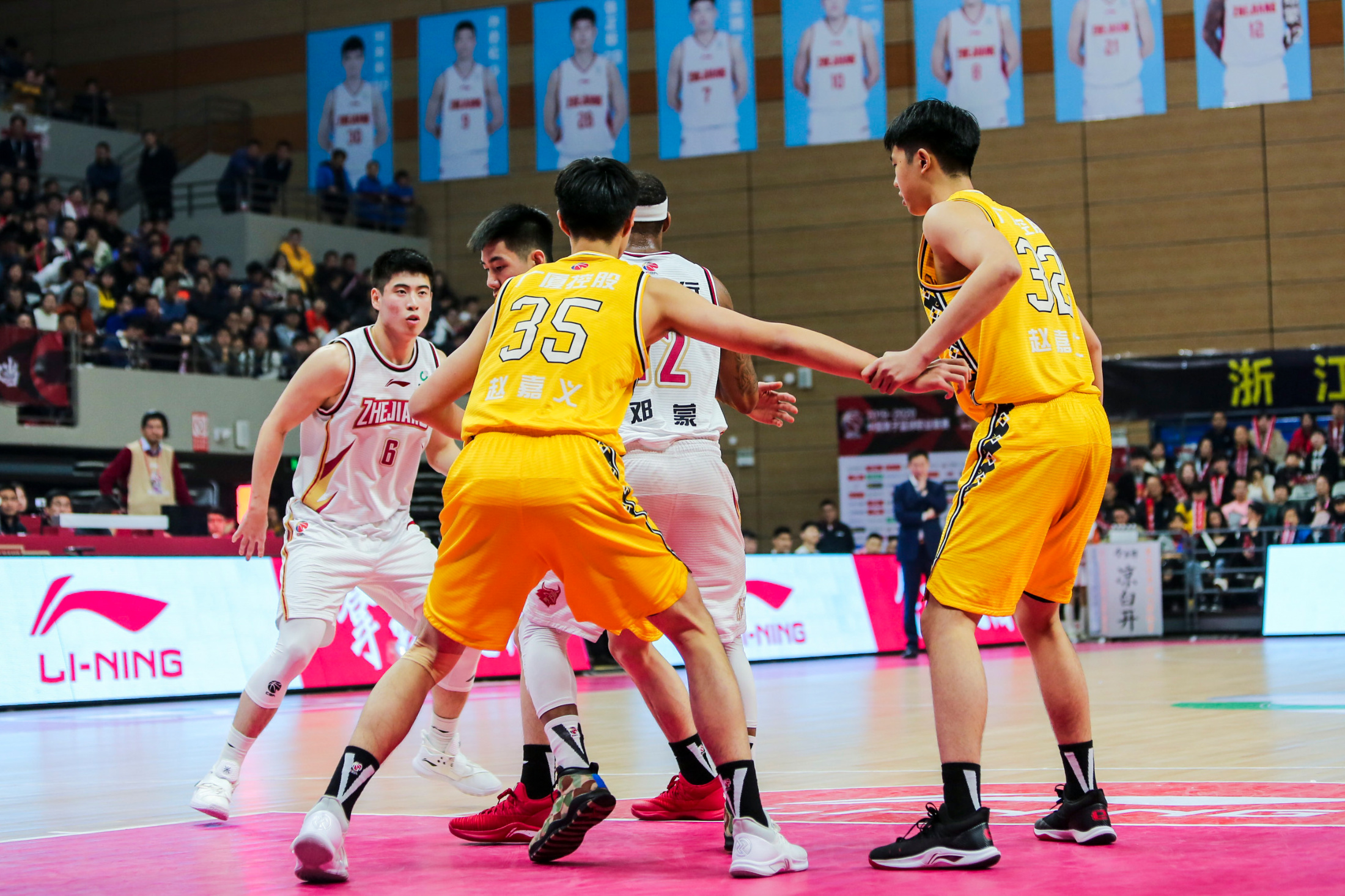 广厦男篮发布备战花絮，加时末段绝杀压哨，足总杯任务艰巨，轮换策略成焦点(广东宏远战广厦胜负发生逆袭)-开云官网